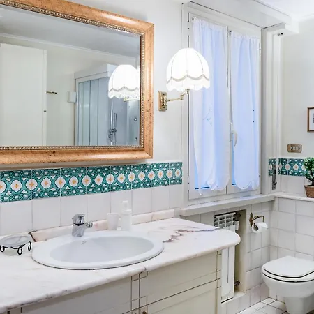 Charming 2 Bed Flat Near Pamphili Lejlighed
