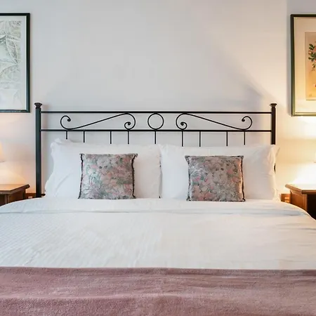 Charming 2 Bed Flat Near Pamphili Lejlighed *
